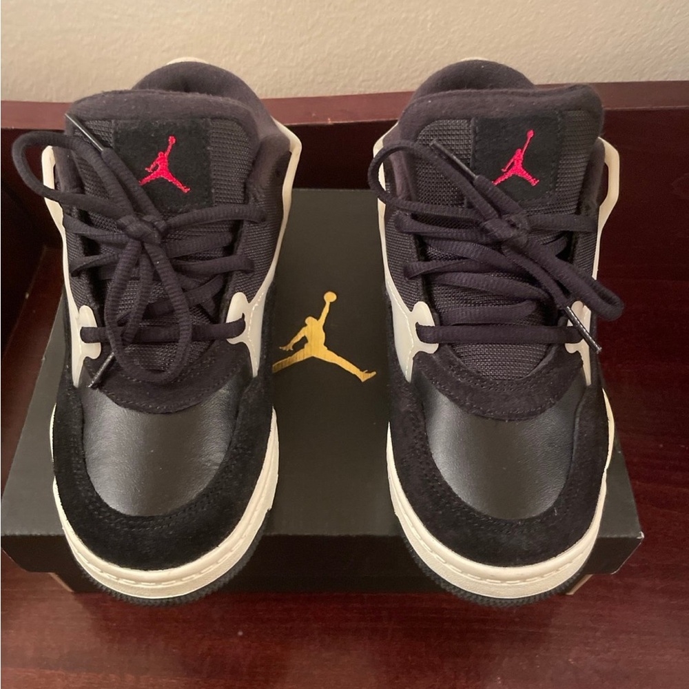 Jordan 4 RM (preschool) 
Size 2.5